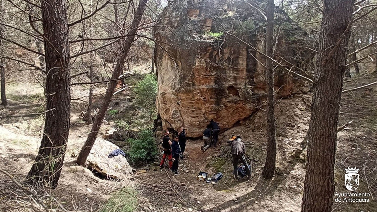 Exterior de la cueva donde se ha producido el hallazgo por unos senderistas