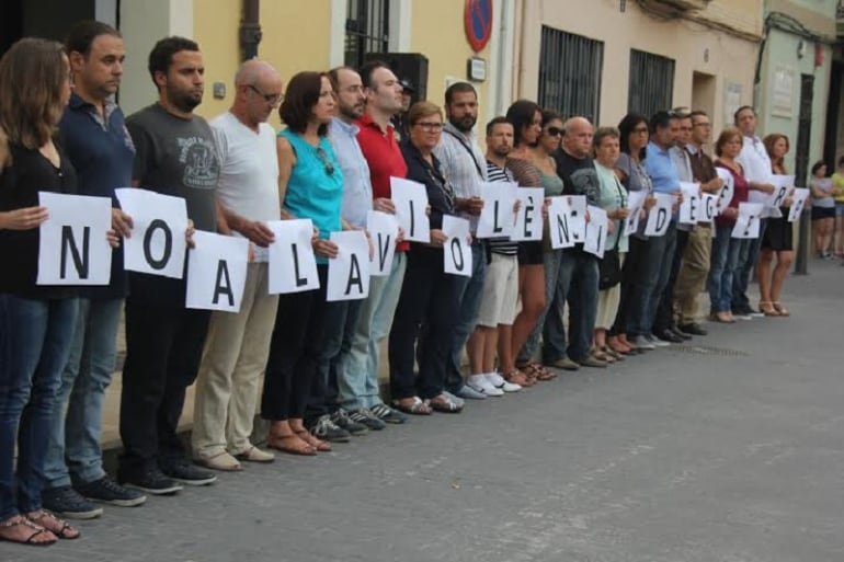 Concentración contra la violencia de género en la localidad