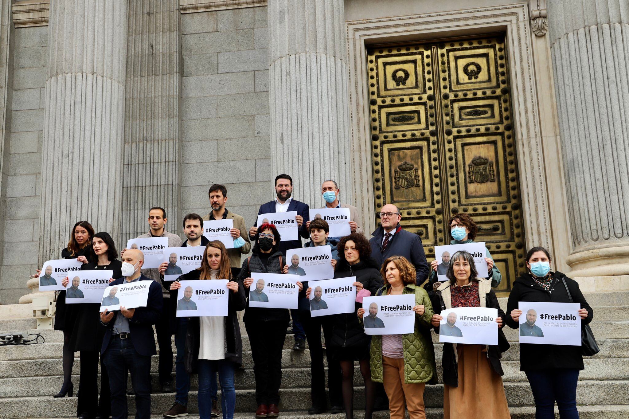 Los diputados de los ocho grupos parlamentarios piden la libertad de Pablo González