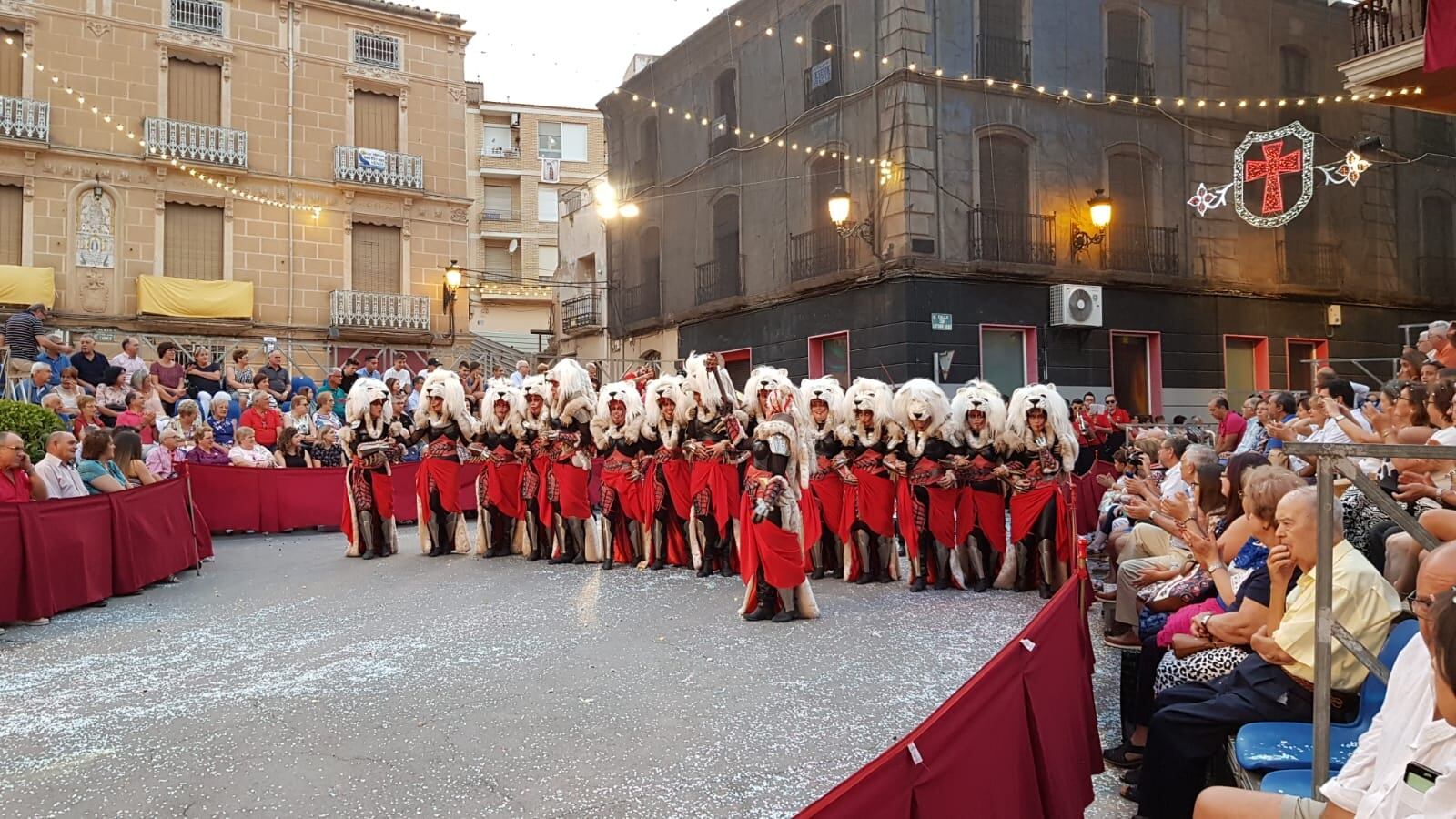 Acto festero con la comparsa de Guerreros