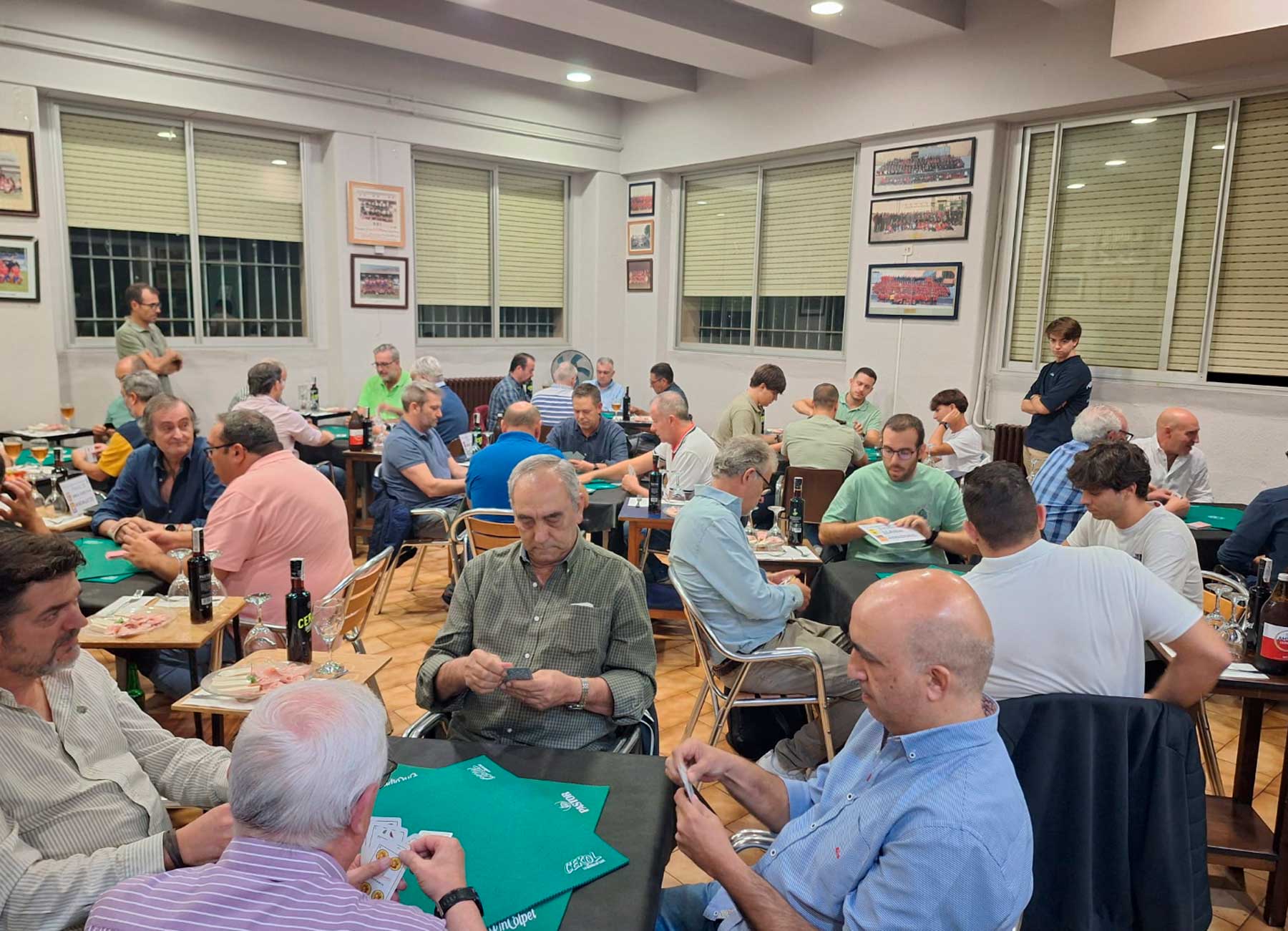 Vista general de los locales de los Antiguos Alumnos Salesianos donde ha tenido lugar la primera eliminatoria del campeonato de cotos de Mig Any