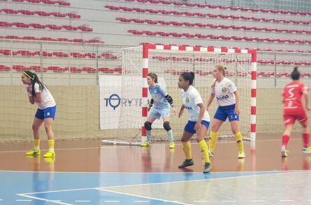 Momento del partido disputado este sábado entre el Almagro femenino y el Salesianos fútbol sala