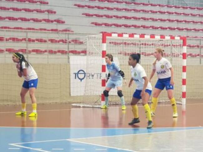 Momento del partido disputado este sábado entre el Almagro femenino y el Salesianos fútbol sala