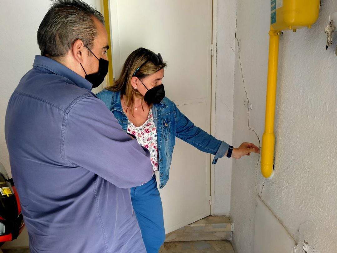 Visita del alcalde a los vecinos afectados 