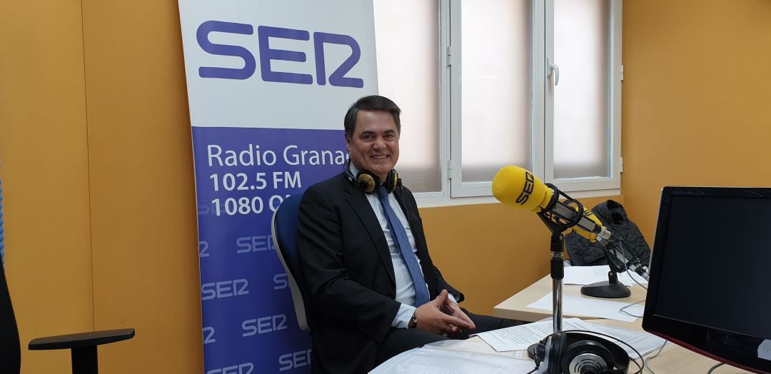 Carlos Rojas, en los estudios de Radio Granada