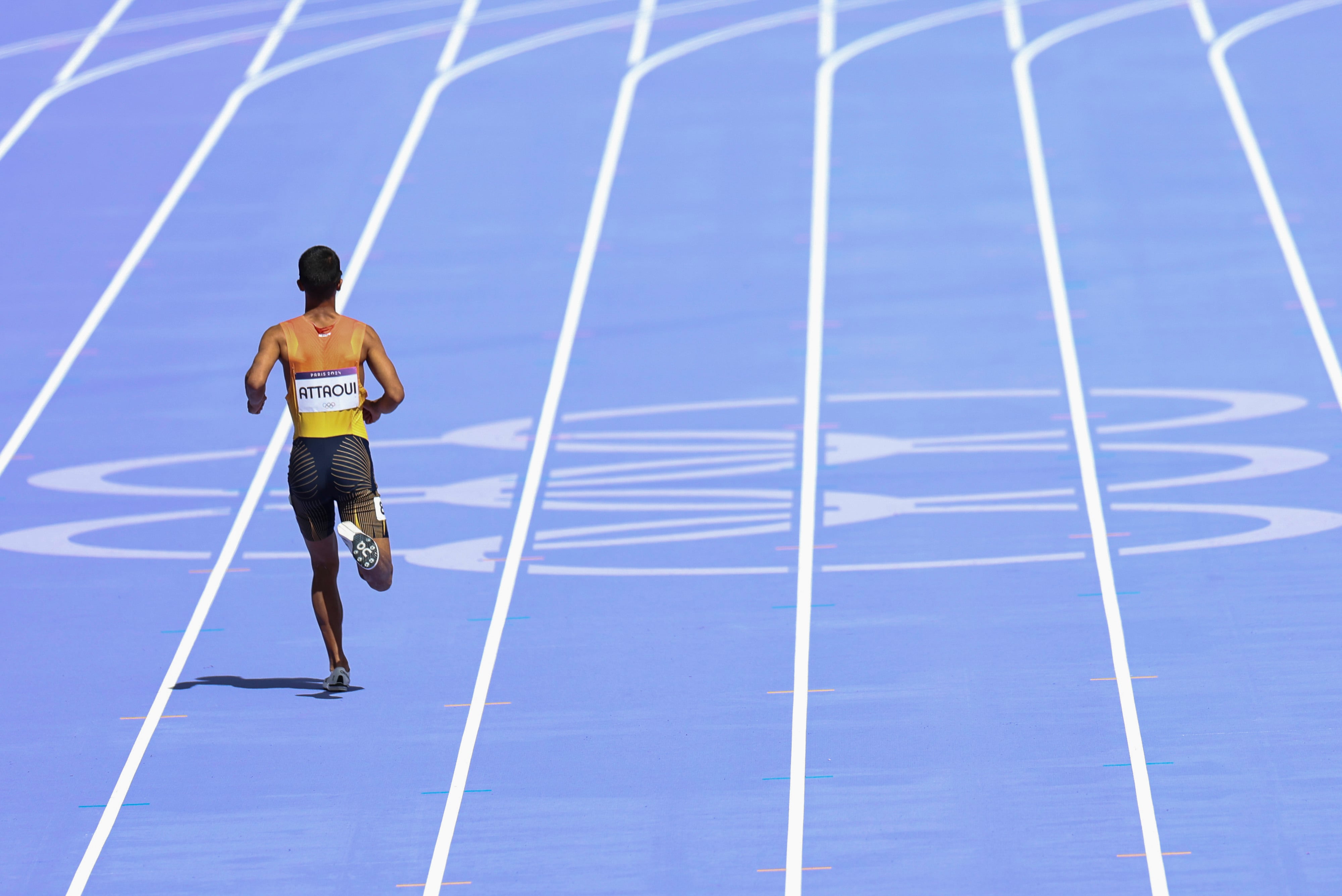 El atleta de Torrelavega Mohamed Attaoui ganó su serie clasificatoria de los 800m de los Juegos Olímpicos de París 2024 en el Estadio de Francia, este miércoles, en la capital francesa. EFE/ Sashenka Gutiérrez