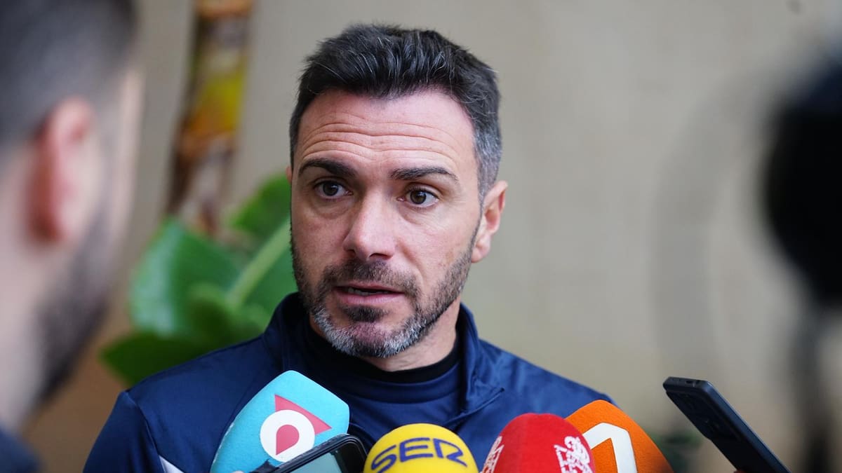Colunga y el bache de resultados en el Real Murcia: "No me preocupa nada que se hable del entrenador"
