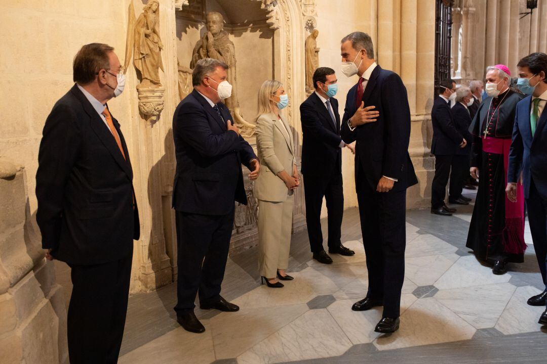 Enrique Pascual, presidente del CRDO Ribera del Duero, saluda al Rey 