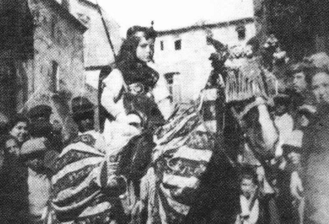 En la imagen Juan Morell Salabert, como Ángel anunciador, en las fiestas de 1921