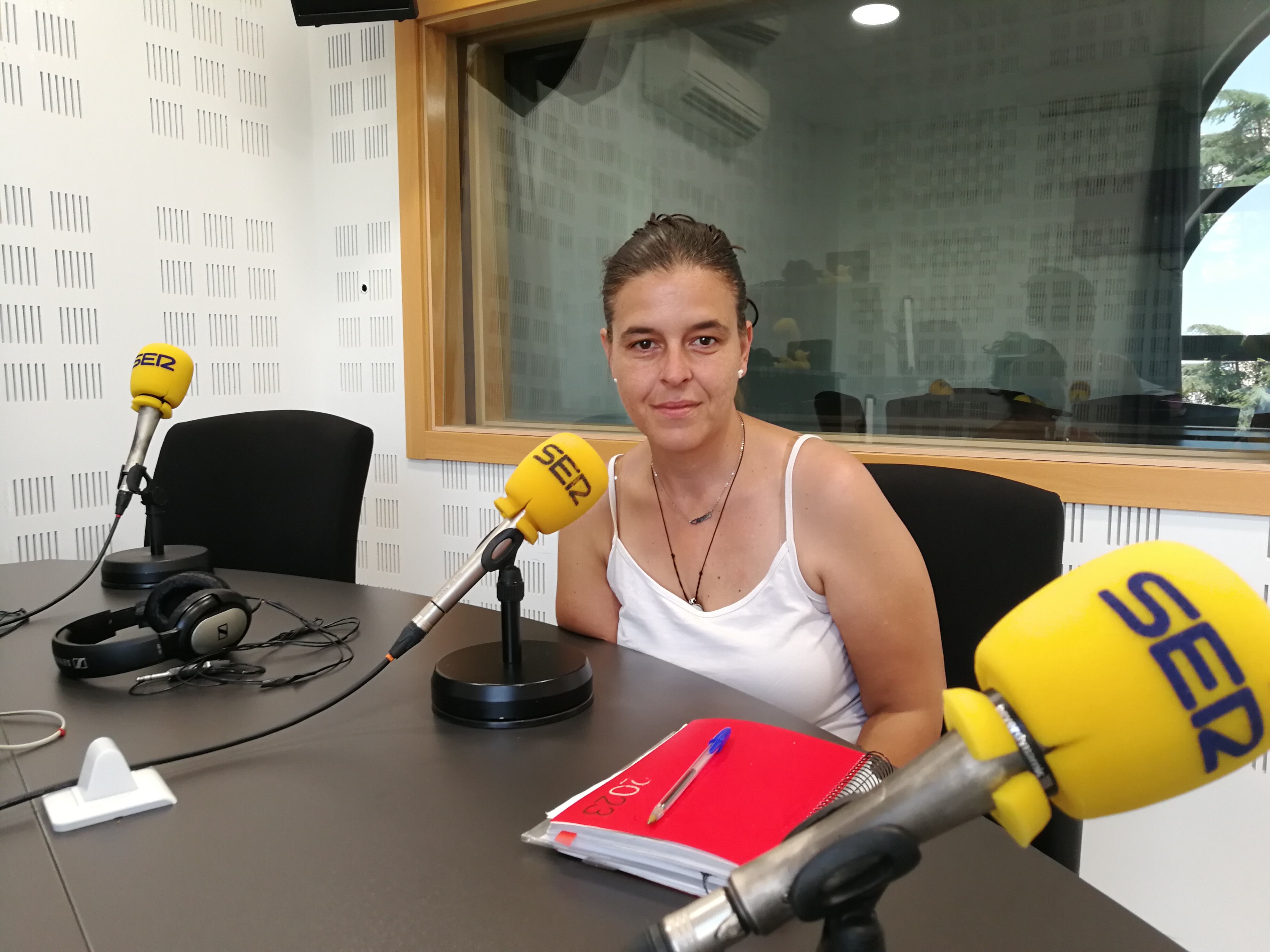 Vanesa Prieto, presidenta de TDAH+ Móstoles, en los estudios de SER Madrid Sur