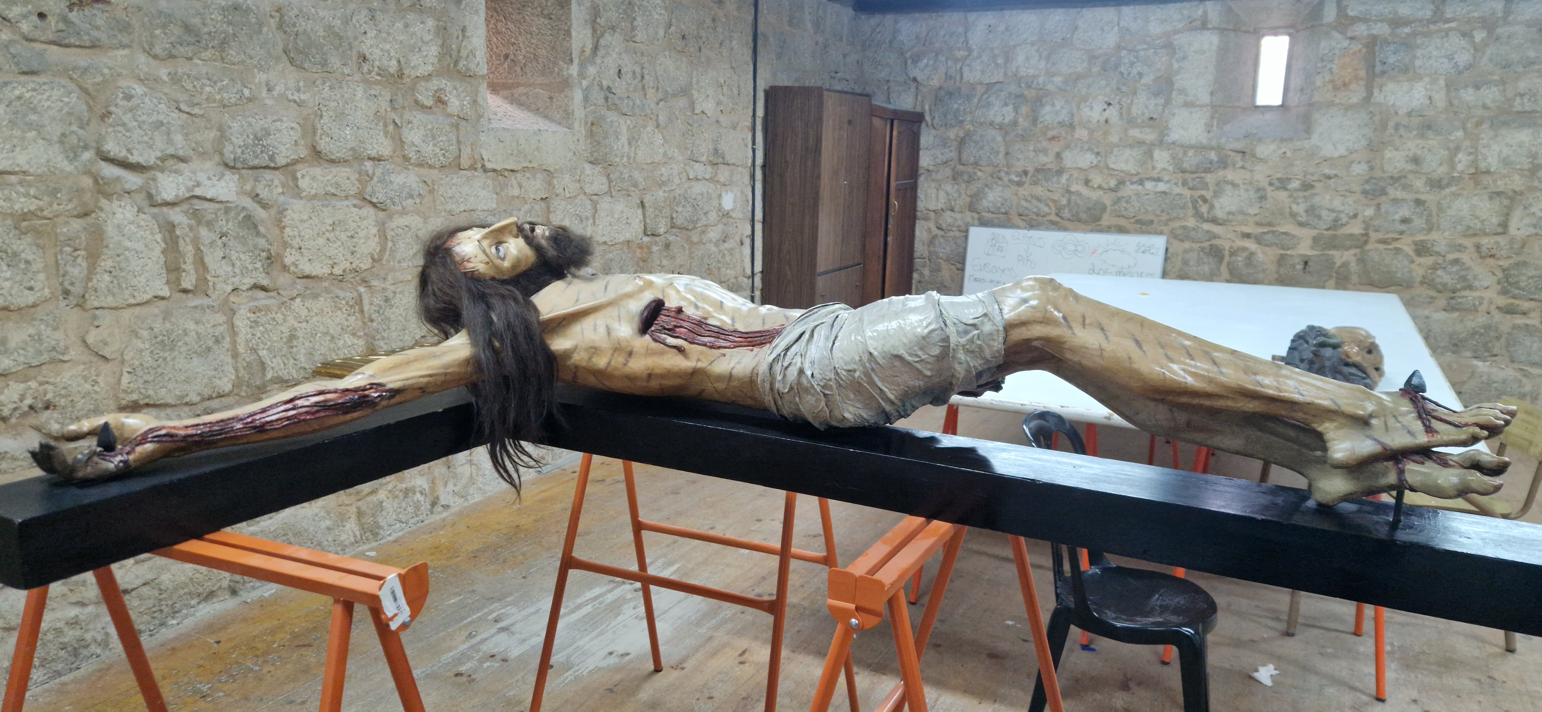 La Hermandad del Cristo de la Misericordia restaura su talla del siglo XVI en Palencia