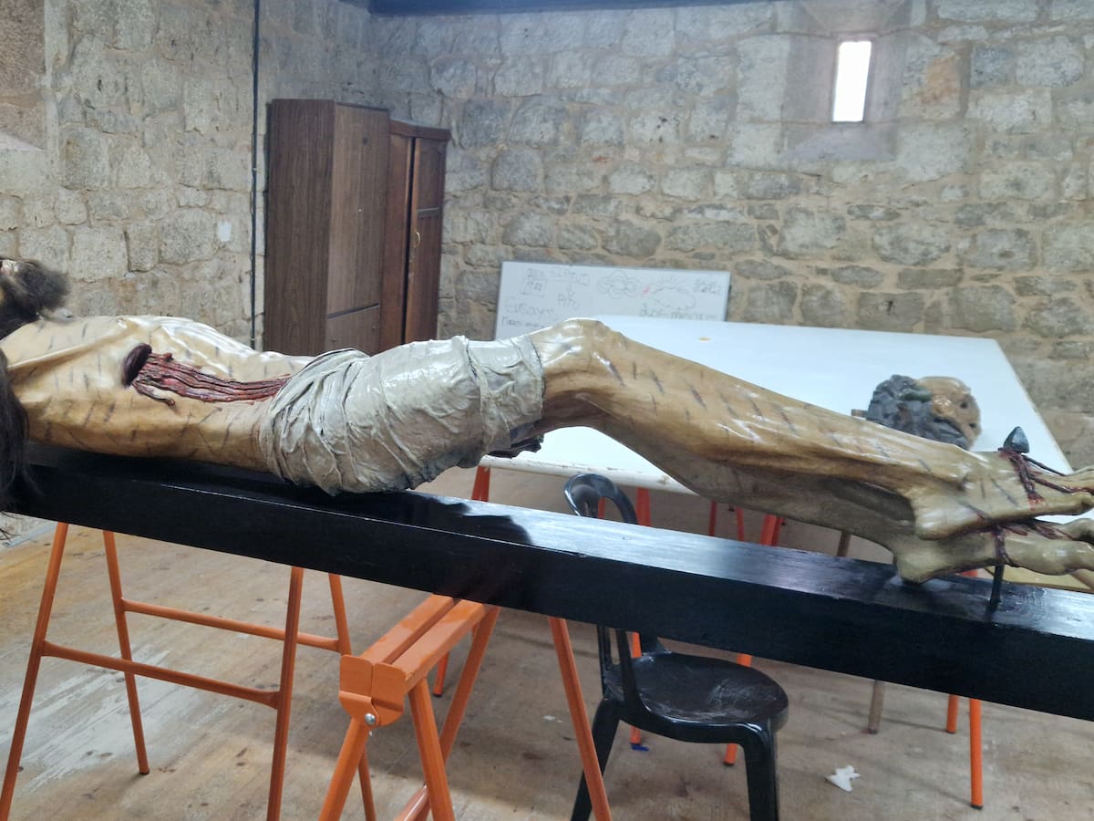 La Hermandad del Cristo de la Misericordia restaura su talla del siglo XVI en Palencia