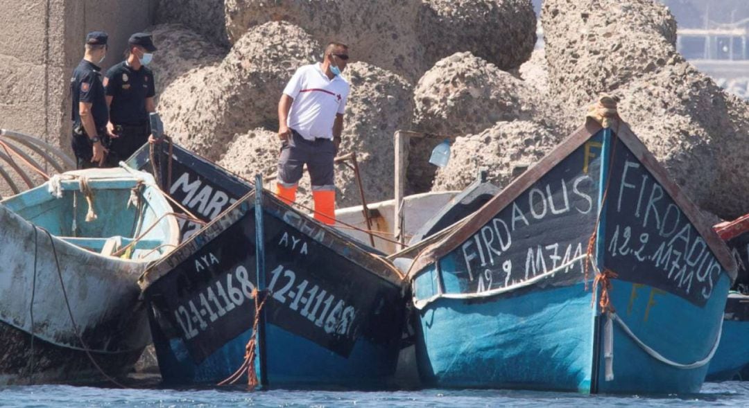 La llegada de patera a Canarias se ha disparado un 700% y las reacciones de rechazo se han sucedido en varios puntos del archipiélago