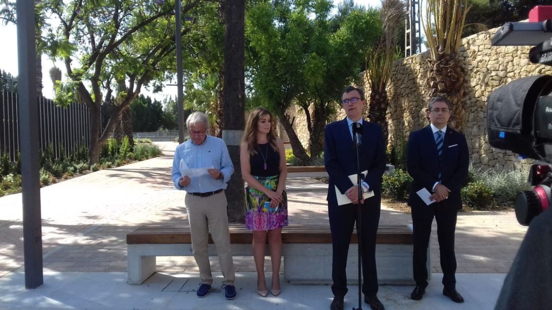 Los concejales de Cultura, Deportes y Juventud junto al alcalde Ballesta durante la presentación de &quot;Murcia en Verano&quot;