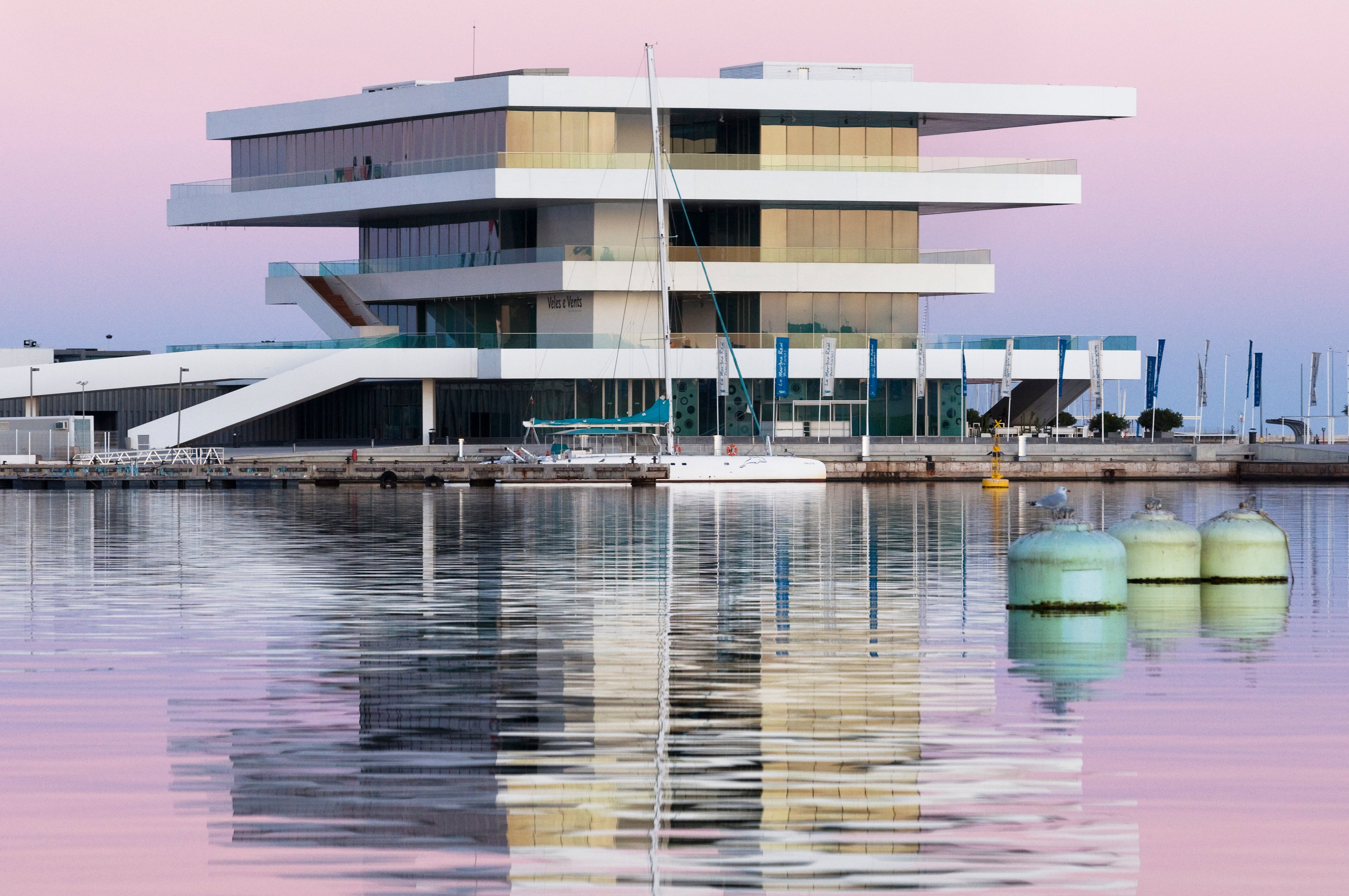 Veles e Vents, en el puerto de València también es una obra de David Chipperfield.