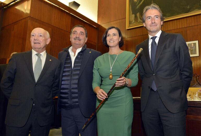 Gema igual acompañada de los ex alcaldes de Santander, Manuel Huerta, Gonzalo Piñeiro e Iñigo de la Serna