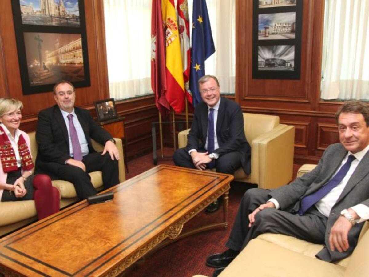 Junta y Ayuntamiento acuerdan el traslado del Conservatorio al Ifycel