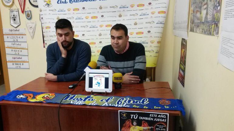 El presidente del Villa de Aranda, Álvaro Perote (d) junto al director deportivo, Ricardo Jiménez.