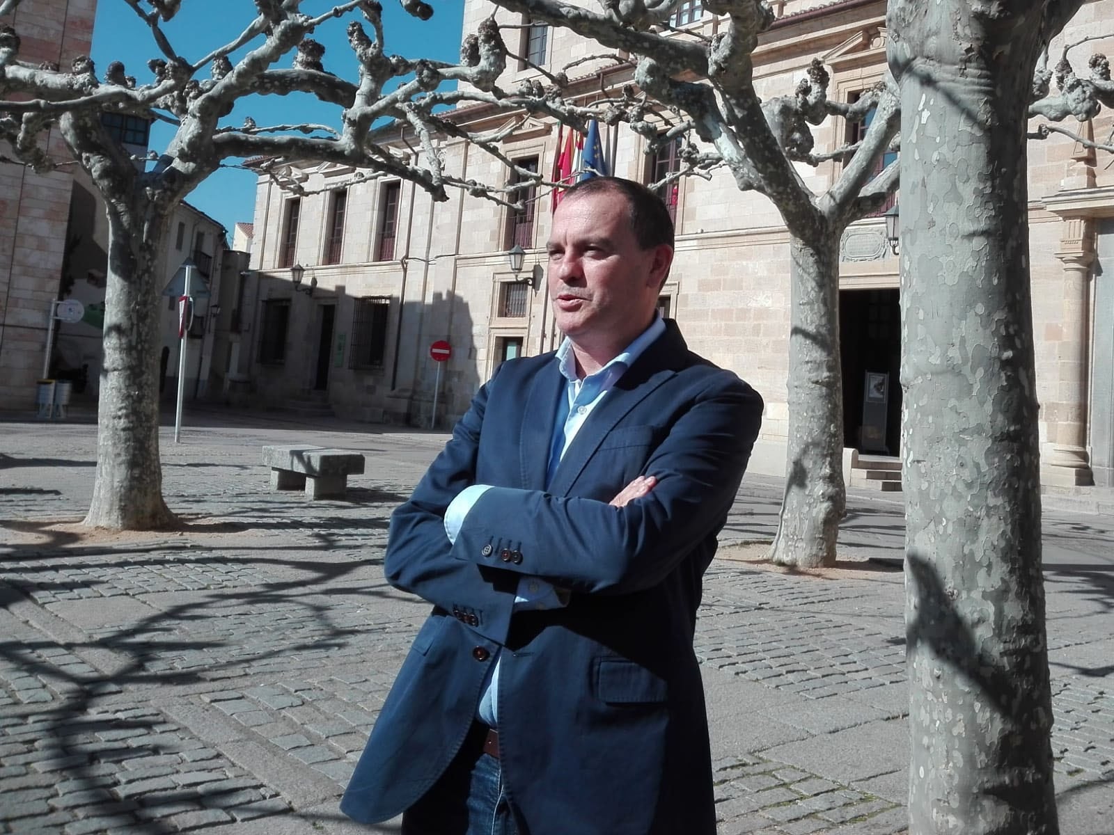 Francisco Requejo en la Plaza de Viriato, tras hacer oficial su salida de Ciudadanos