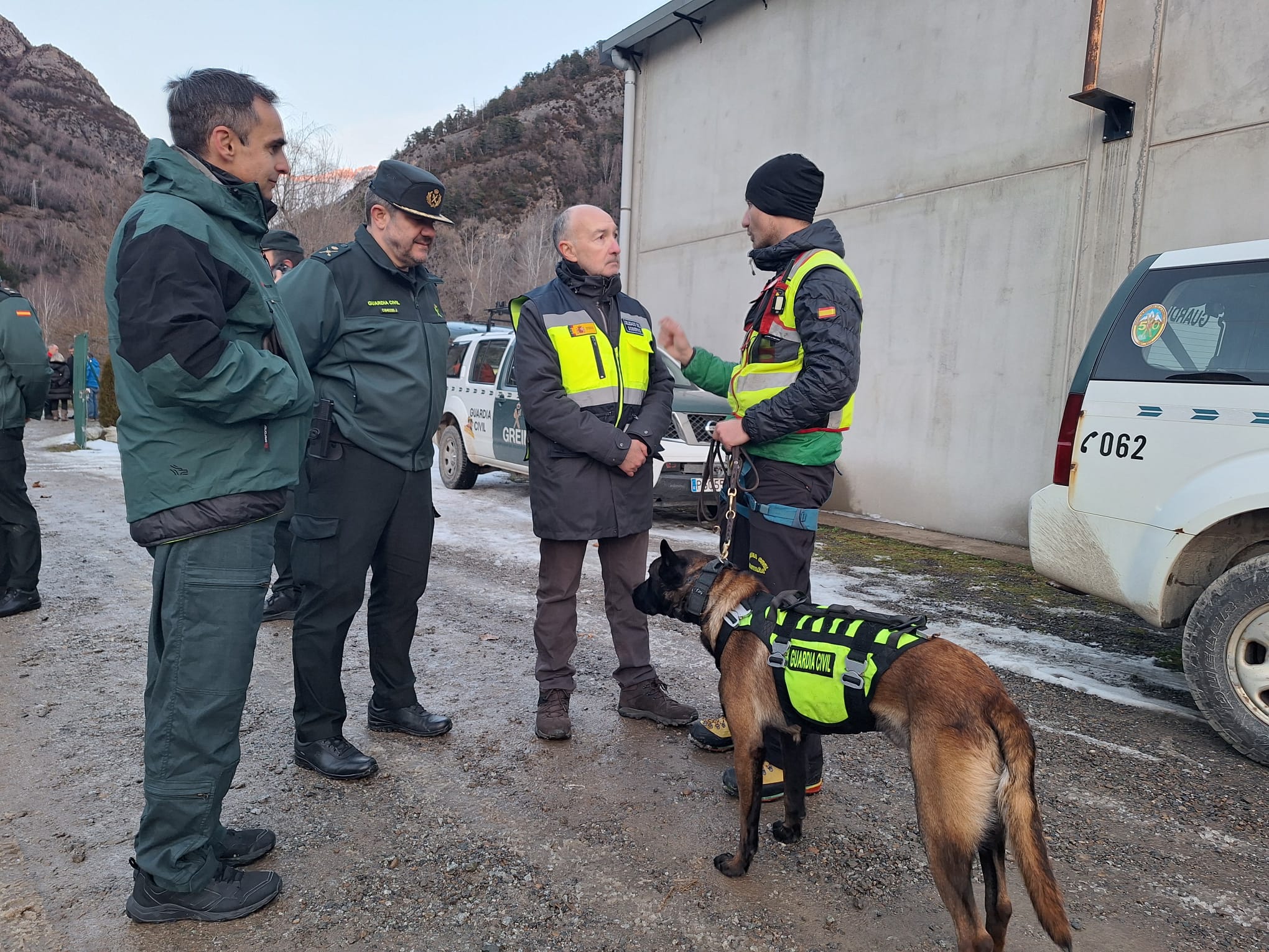 Equipo canino que ha participado en el rescate en Panticosa