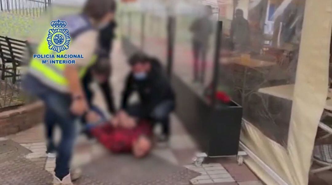 Han sido detenidos en un bar de Estepona donde planificaban un nuevo golpe