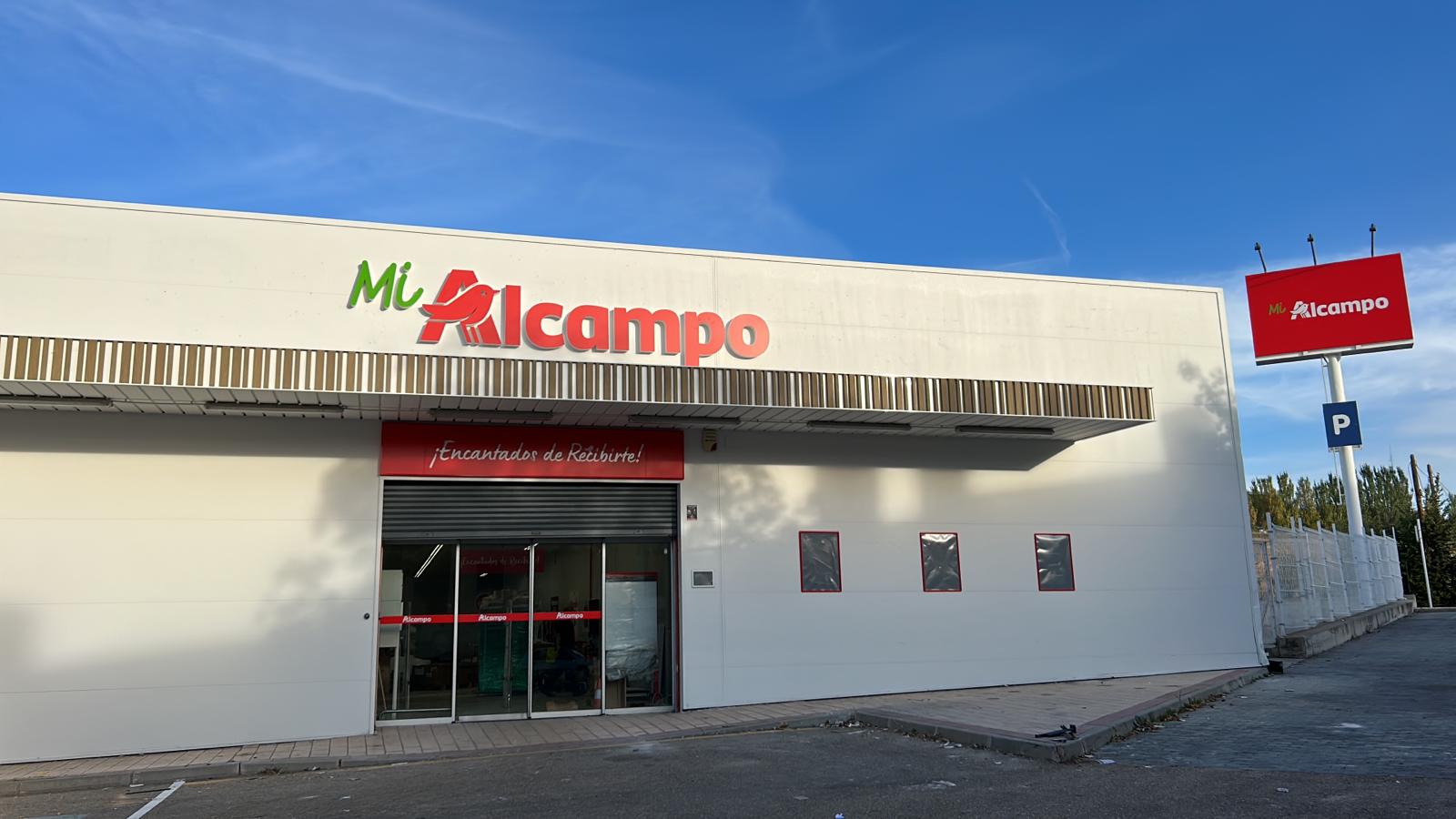 El supermercado Alcampo de horario ampliado y apertura todos los días del año listo para abrir en calle San Francisco 57 de Aranda