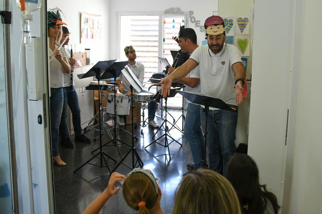 Momento de la actuación de los músicos de la Orquesta Sinfónica de Alicante.