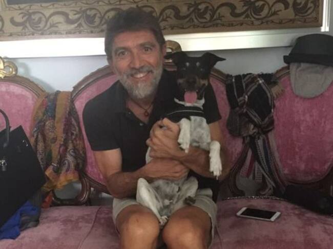 Rubén Soriano junto a su perro Mylo.