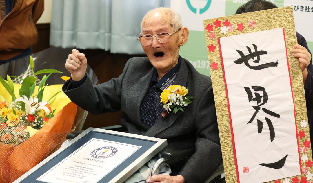 Chitetsu Watanabe tras recibir el galardón.