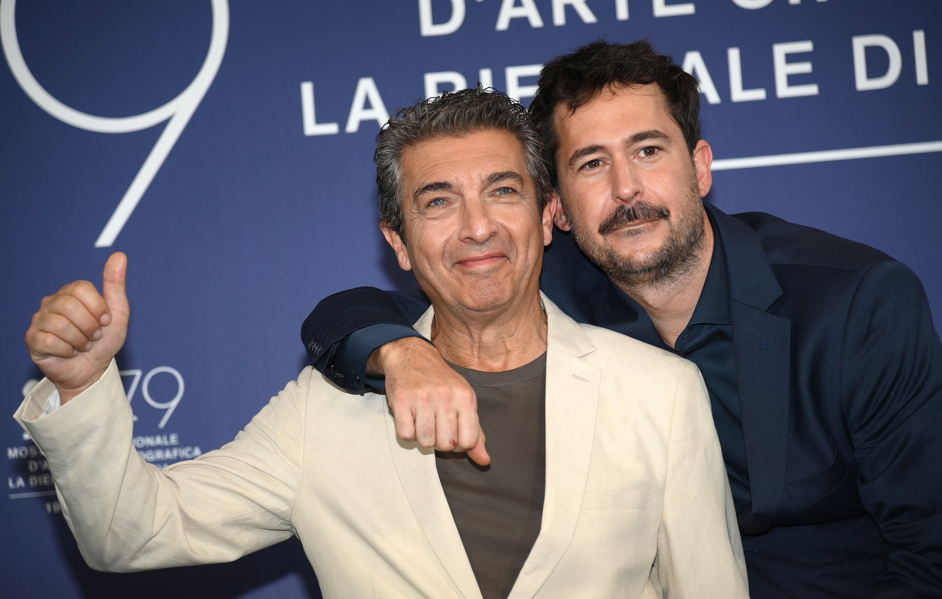 Venice (Italy), 03/09/2022.- Argentinian actor Ricardo Darin and Argentinian filmmaker Santiago Mitre (R) pose at a photocall for &#039;Argentina&#039; during the 79th annual Venice International Film Festival, in Venice, Italy, 03 September 2022. The movie is presented in the official competition &#039;Venezia 79&#039; at the festival running from 31 August to 10 September 2022. (Cine, Italia, Niza, Venecia) EFE/EPA/CLAUDIO ONORATI
