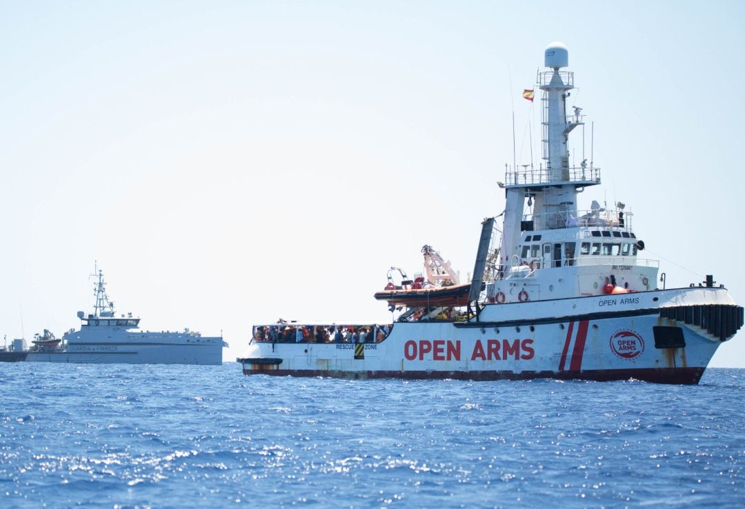 El barco &#039;Open Arms&#039; frente a las costas de Lampedusa.