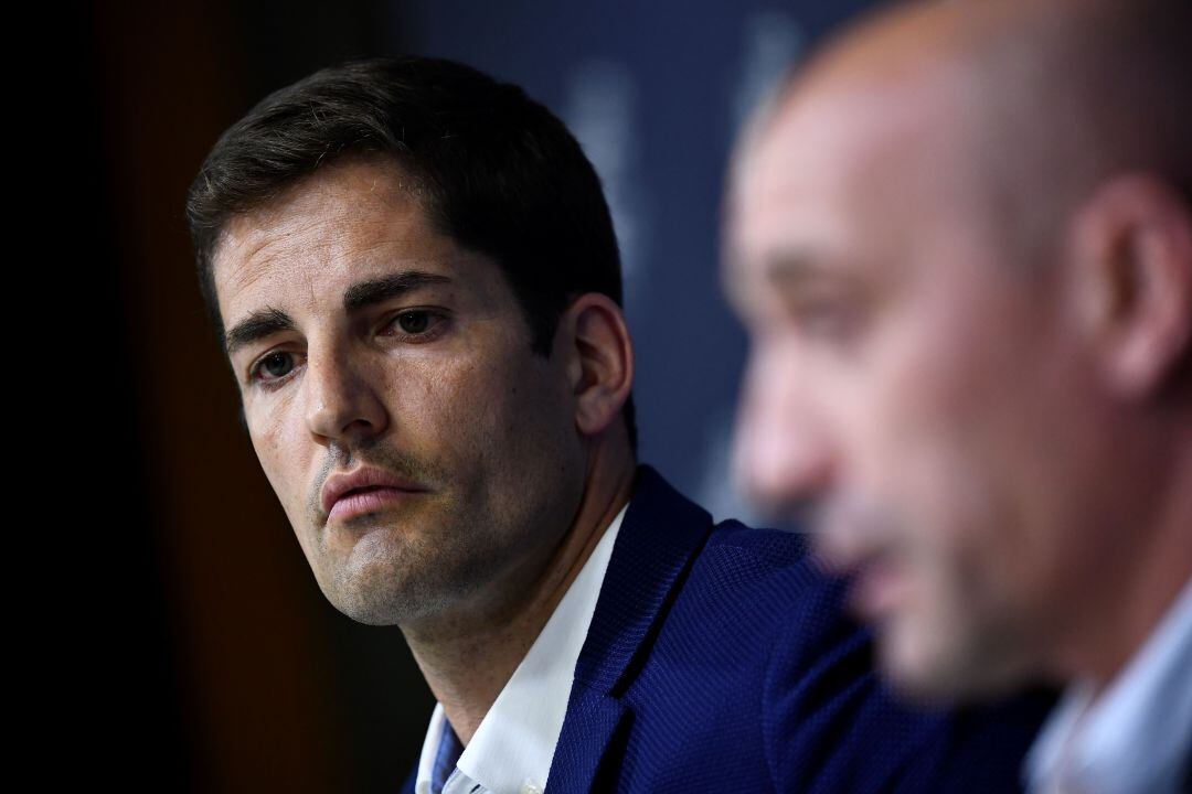 Robert Moreno, junto a Luis Rubiales, presidente de la Federación Española de Fútbol.