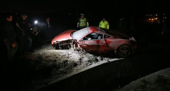 El Ferrari con el que Vidal sufrió el accidente junto a su pareja.