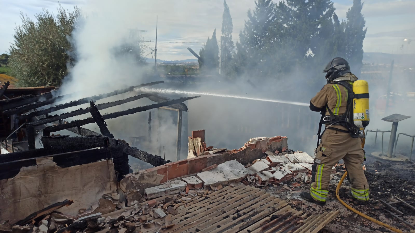 Importantes daños en una vivienda de Santomera tras declararse un incendio en la pedanía de Matanzas