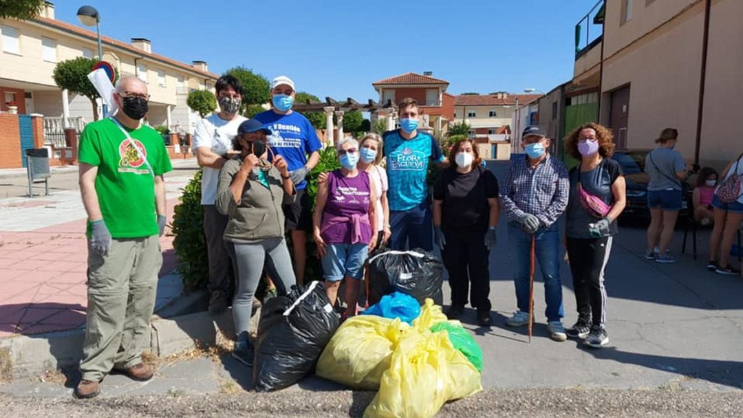 Algunos de los participantes en la jornada de limpieza contra la &#039;basuraleza&#039;