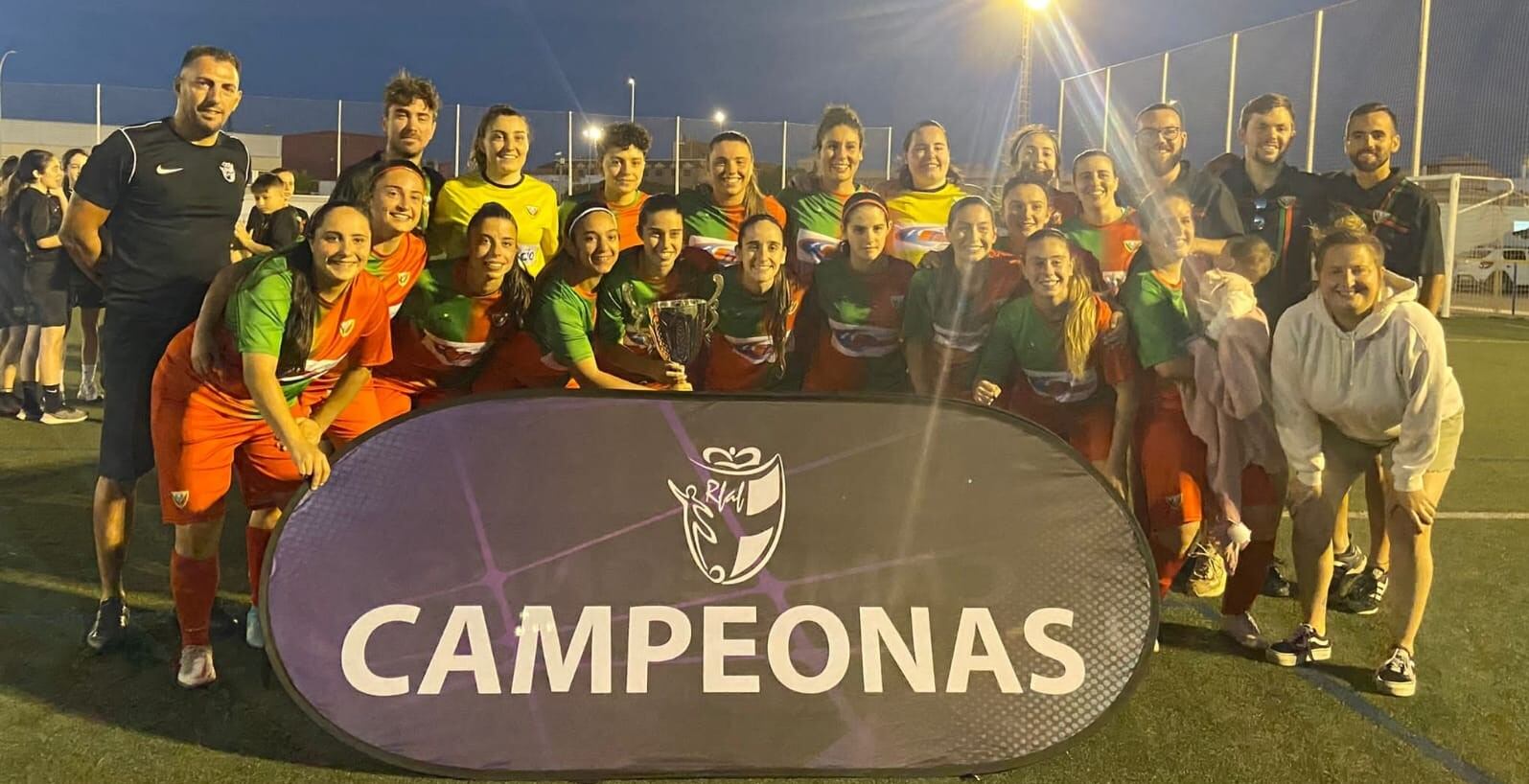 El Pavía femenino se une a la fiesta fin de curso.