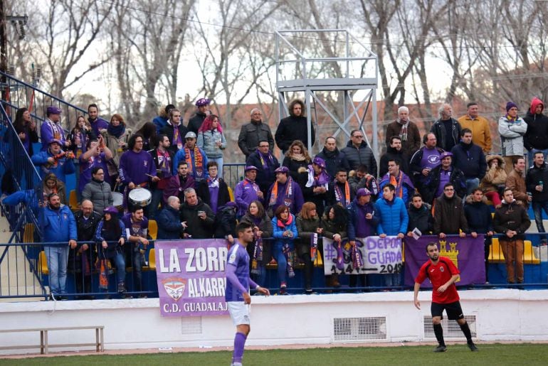 La campaña #SOSdeporguada en RRSS no tuvo ninguna influencia en lo que respecta a una mayor asistencia de público en el Pedro Escartín. Tampoco el cambio de jugar los sábados en lugar de los domingos. El feudo morado registro una pobre entrada de apenas 3