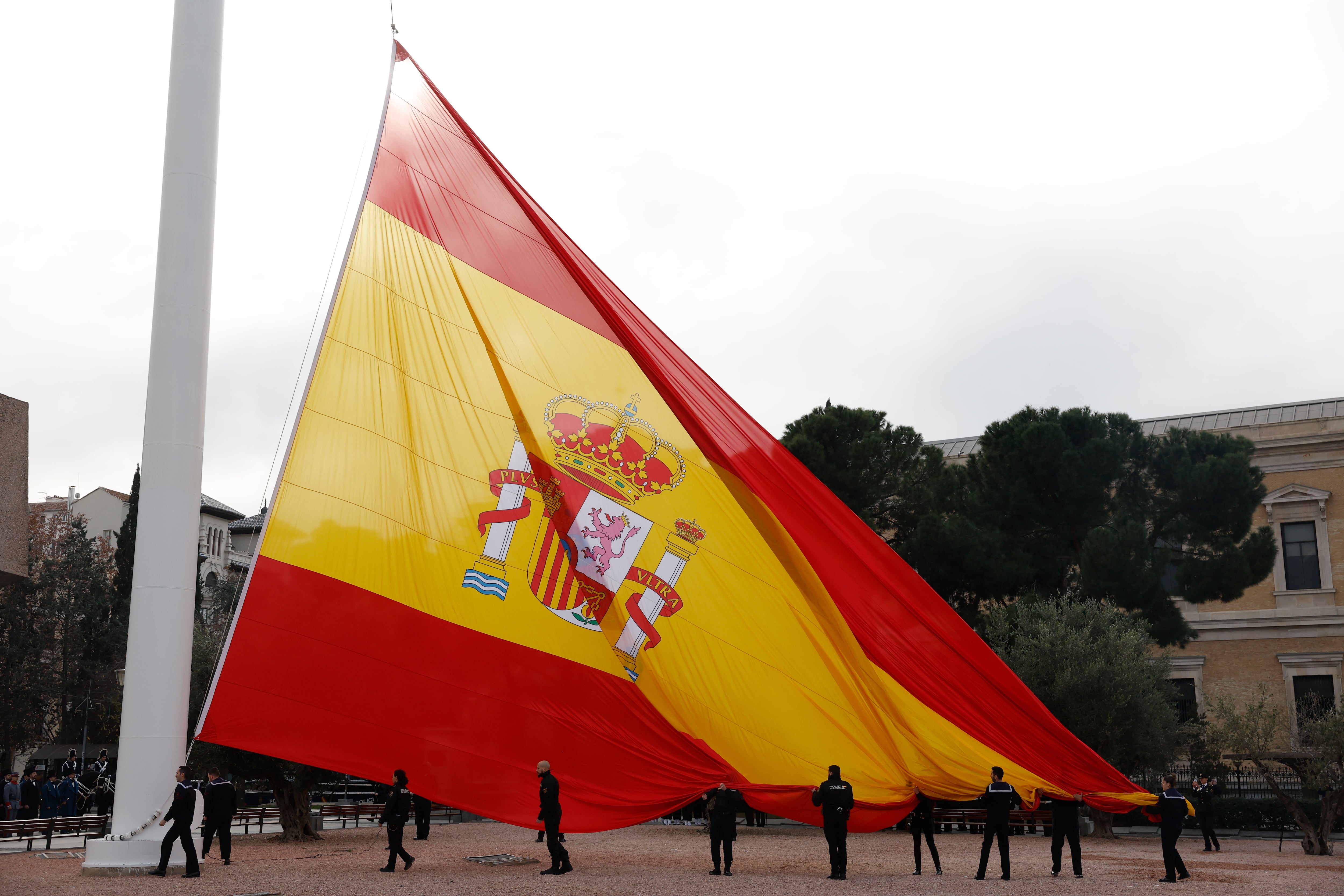 De momento ni la bandera ni plaza tienen una ubicación definida.