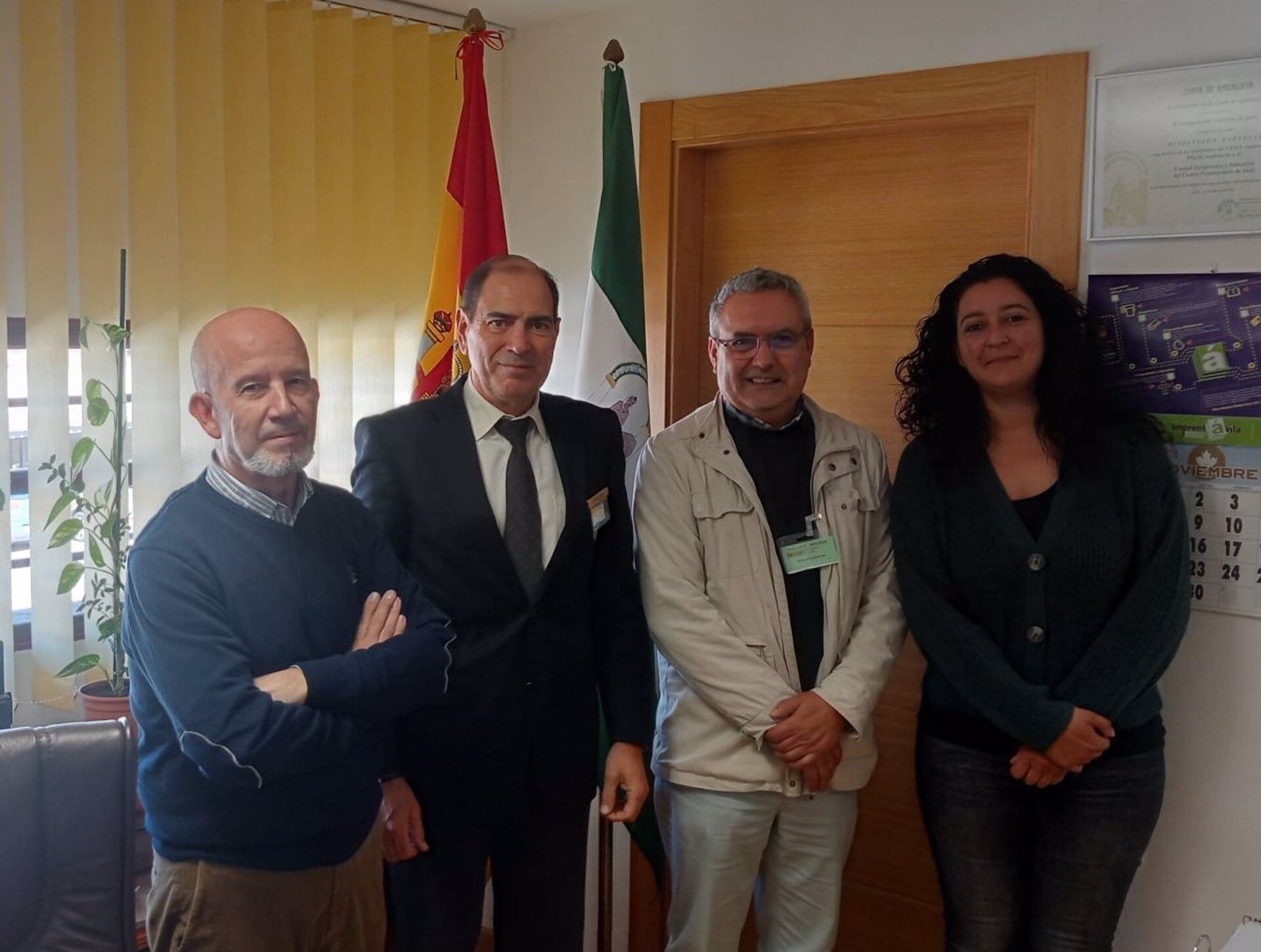 El director de la cárcel de Jaén, Juan Mesa, junto al director de la UNED, Manuel Valdivia, Gregorio Ruiz y Cristina Gómez.