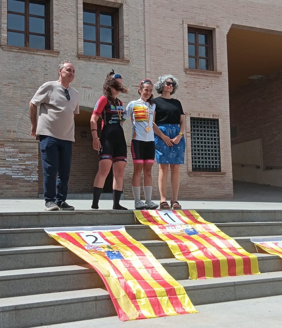 Julia Puértolas en el podio