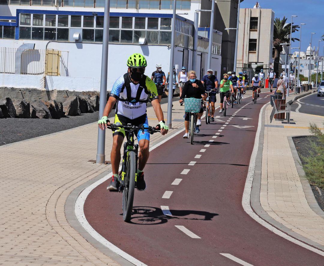 Algunos de los participantes en la marcha ciclista.