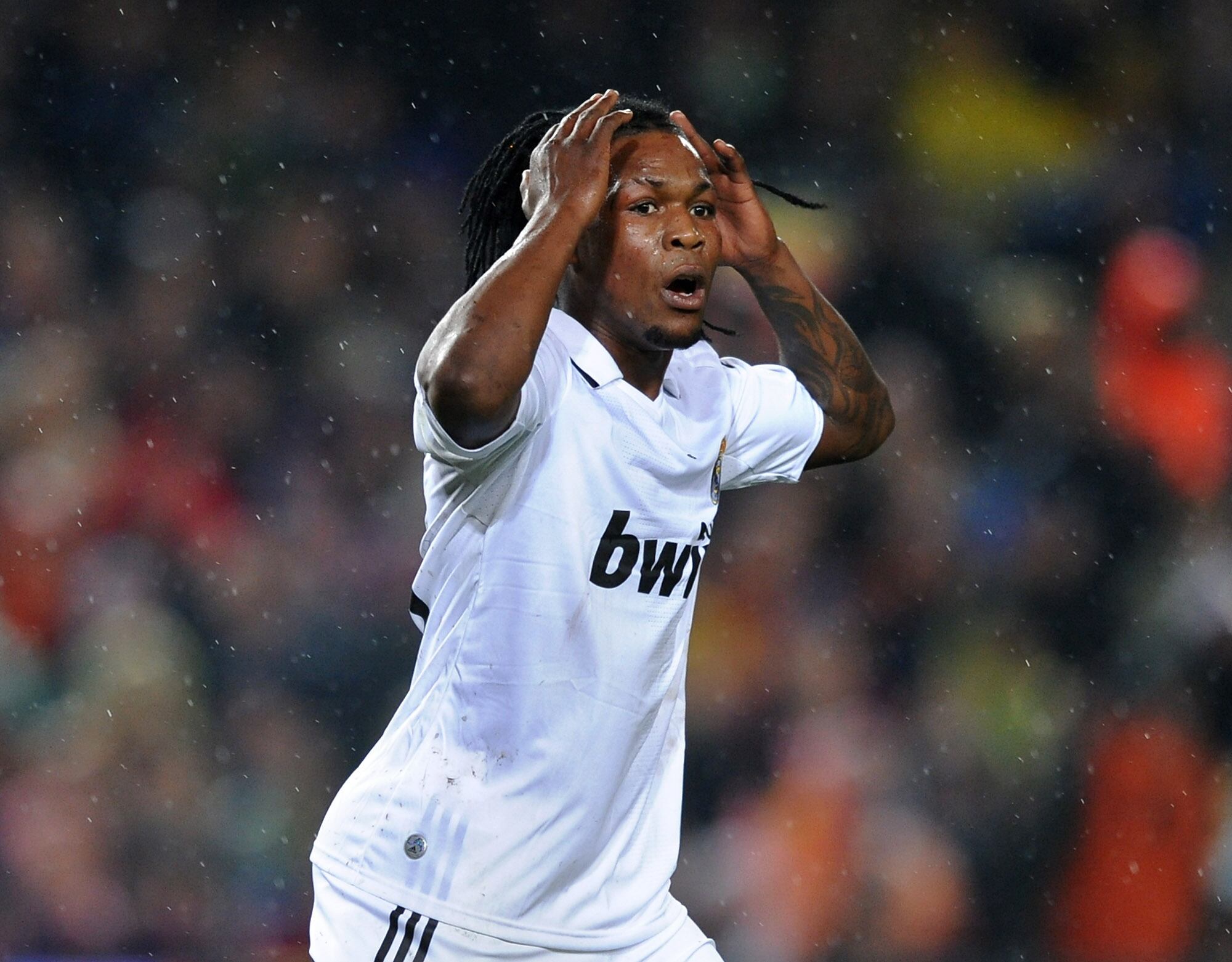 Royston Drenthe, en un partido contra el FC Barcelona