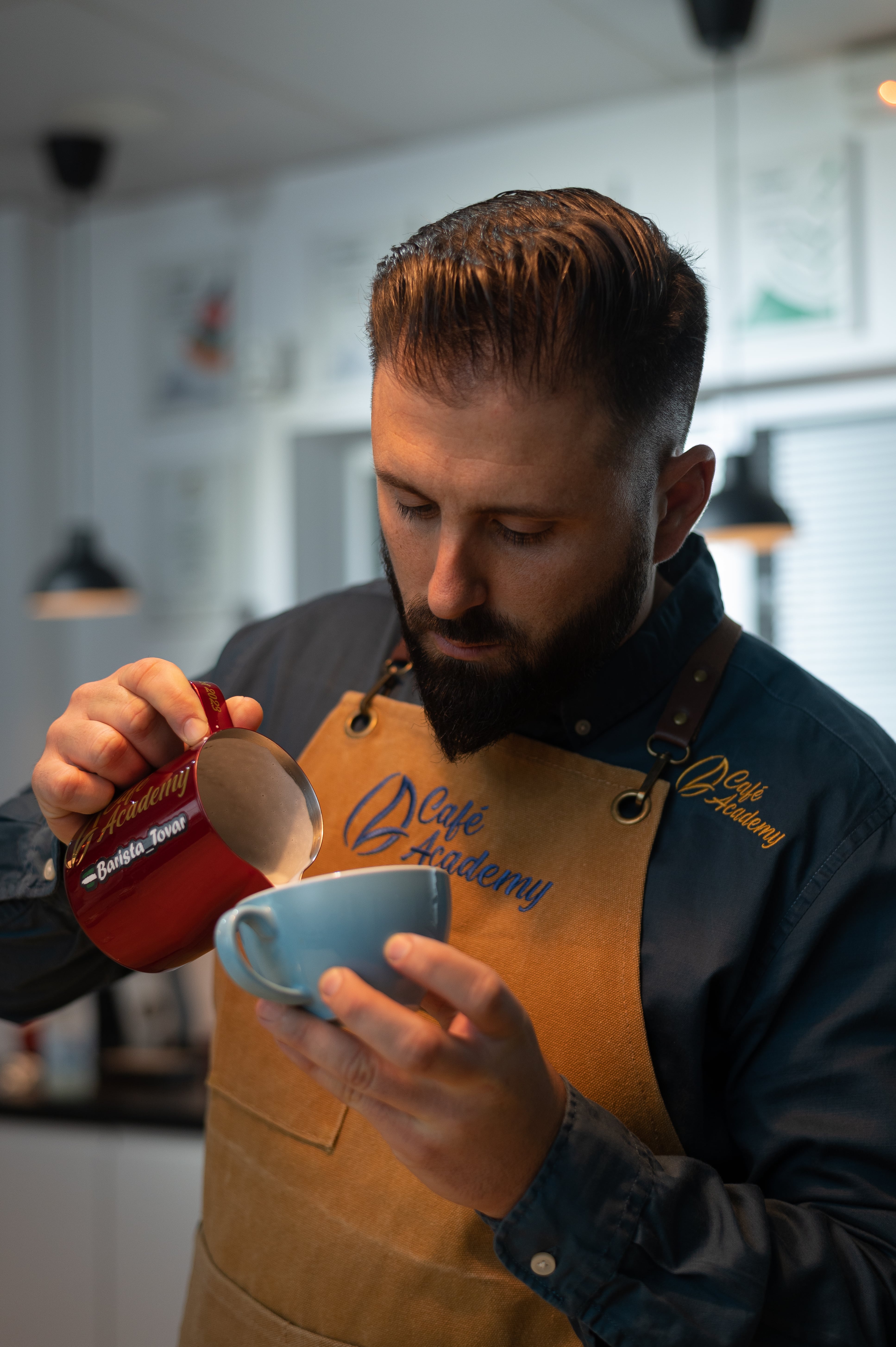 El barista Francisco Tovar.