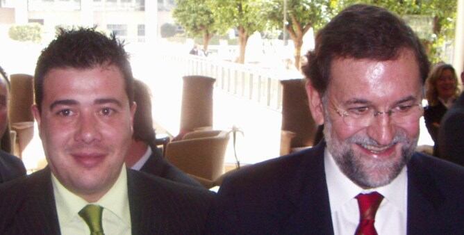 Carles Palomares amb Mariano Rajoy, en una foto de l'any 2006 que el fins ara regidor del PP de Girona té a la seva pàgina de Facebook