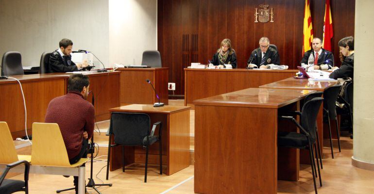 Imatge general de la sala de l&#039;Audiència de Lleida durant el judici a l&#039;acusat d&#039;abusar la seva filla a Vielha. 