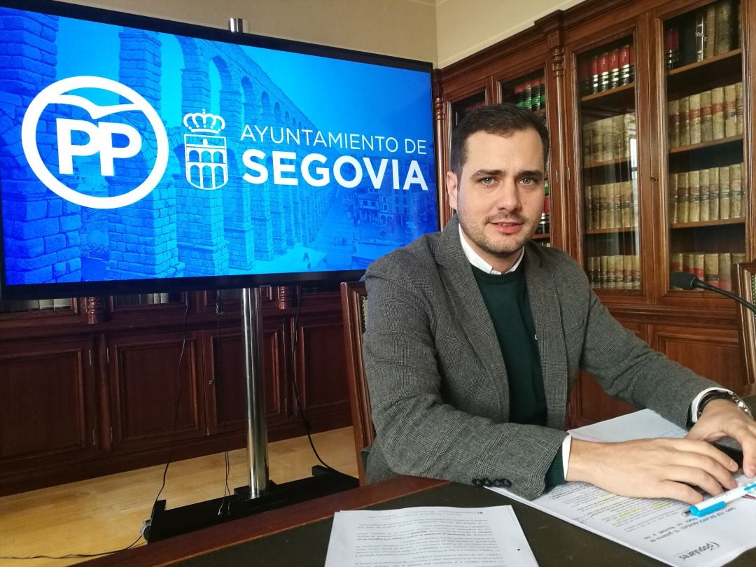 Pablo Pérez, portavoz del PP en Segovia, en una rueda de prensa. Foto Archivo