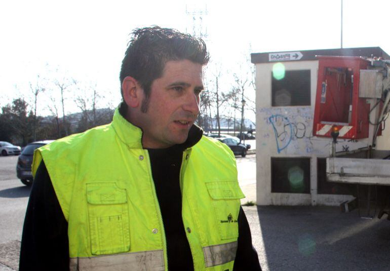 L'operari que va trobar el maletí.