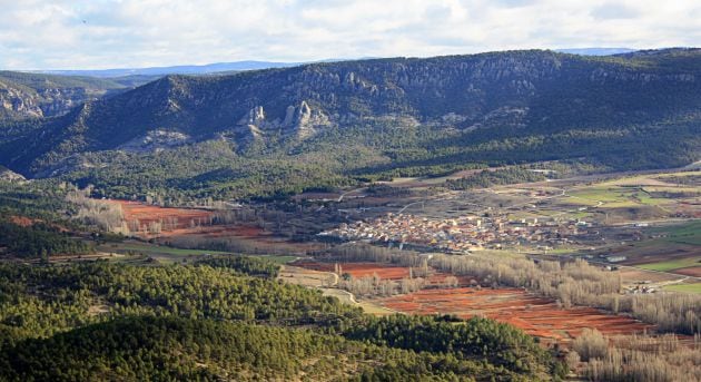 Desde la cumbre de La Degollá las vistas de la Sierra y la Alcarria son amplias.