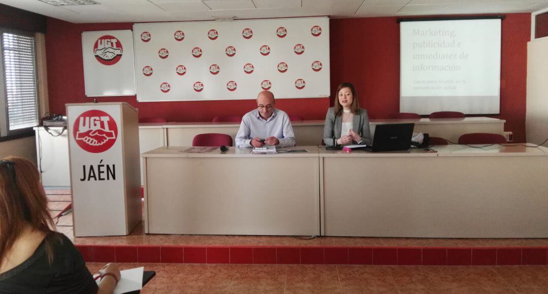 El director de Rado Jaén, Manuel Palomo, y la presentadora de 'Hora 14 Jaén', Paola Serrano.