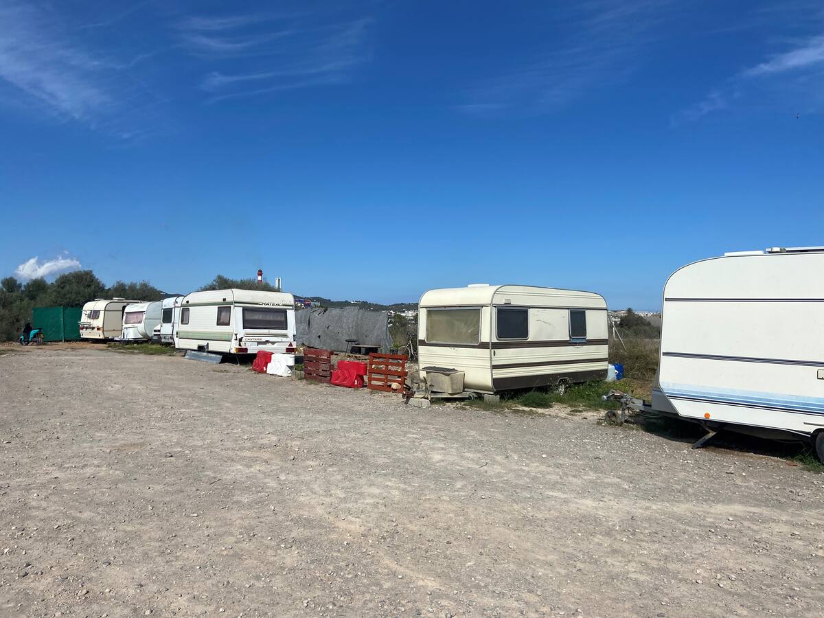 Medio centenar de personas que viven en el asentamiento de sa Joveria piden que se habiliten zonas para caravanas
